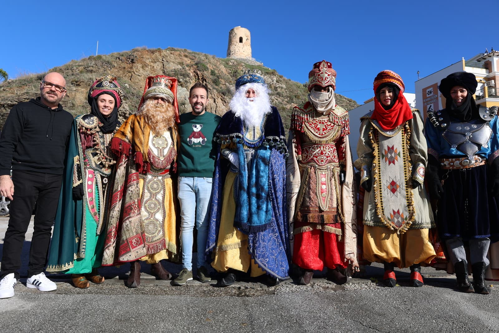 Torrox completa una extraordinaria cabalgata de Reyes Magos con la asistencia de miles de personas en todo el recorrido