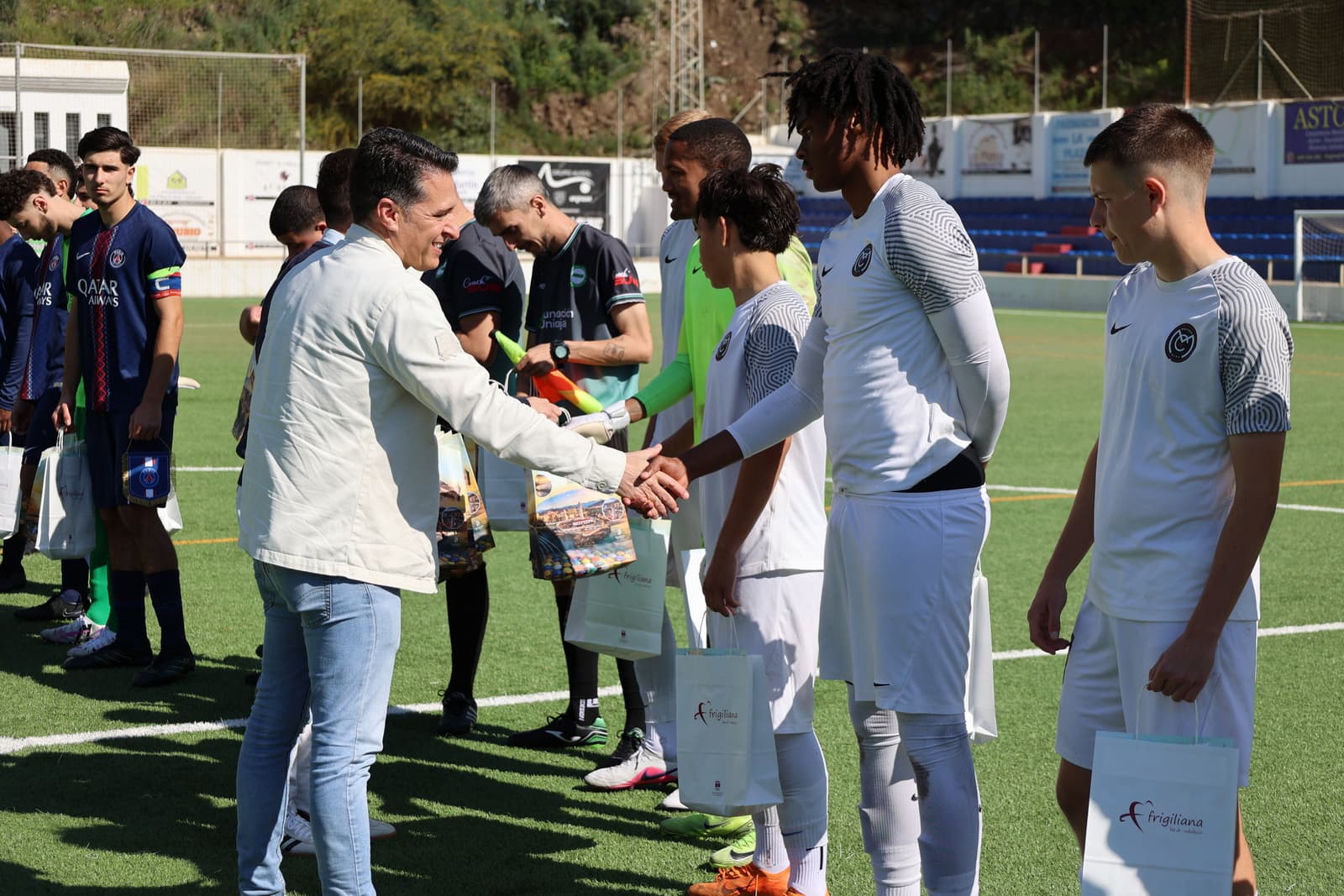 El PSG y el FC Málaga City eligen Torrox para disputar un partido de entrenamiento