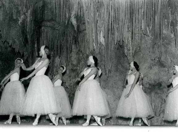 Se cumplen 66 años de la inauguración de la Cueva de Nerja y de su festival con el anuncio de que la 64ª edición se celebrará este verano