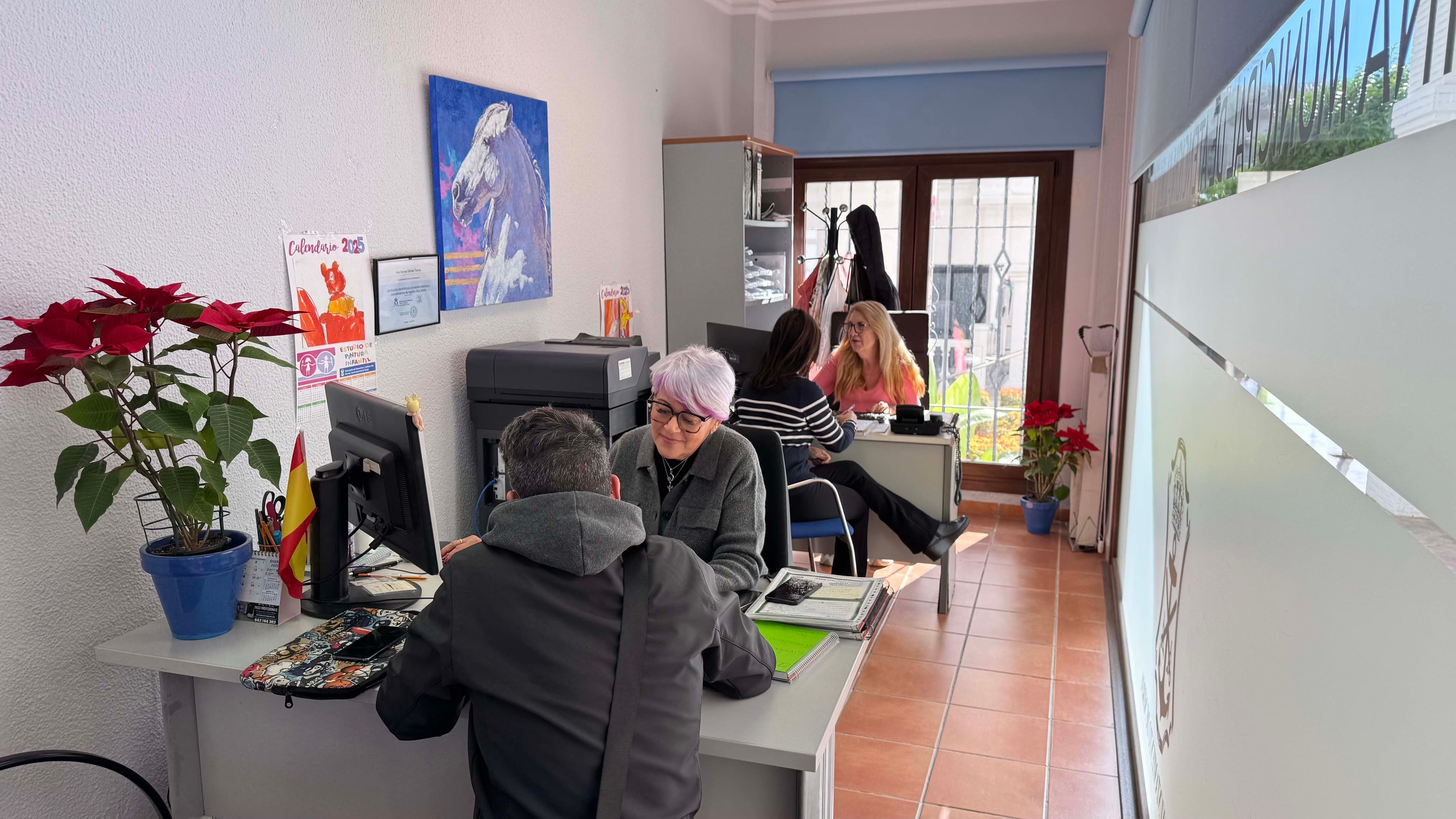 La Oficina Municipal de Atención al Ciudadano de Nerja atendió más de 20.000 peticiones en 2024