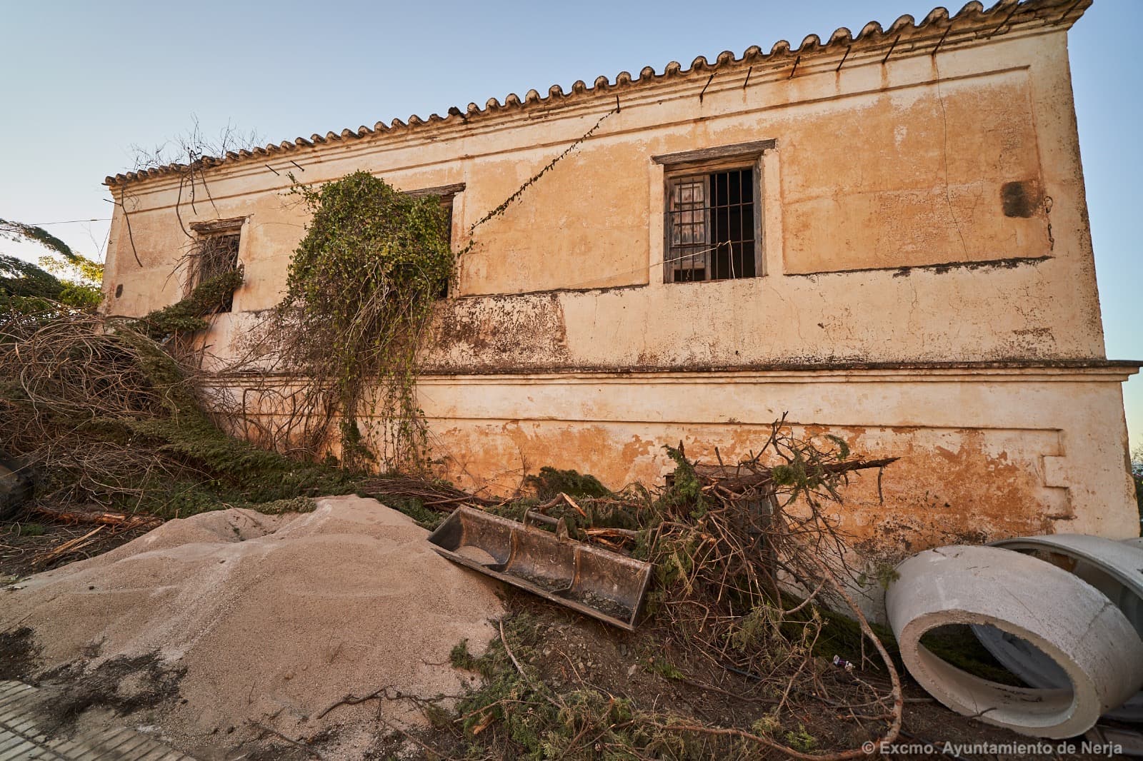 El Ayuntamiento de Nerja ha solicitado al Ministerio de Hacienda la cesión gratuita del antiguo cuartel de Carabineros junto a la Torre Vieja de Macaca