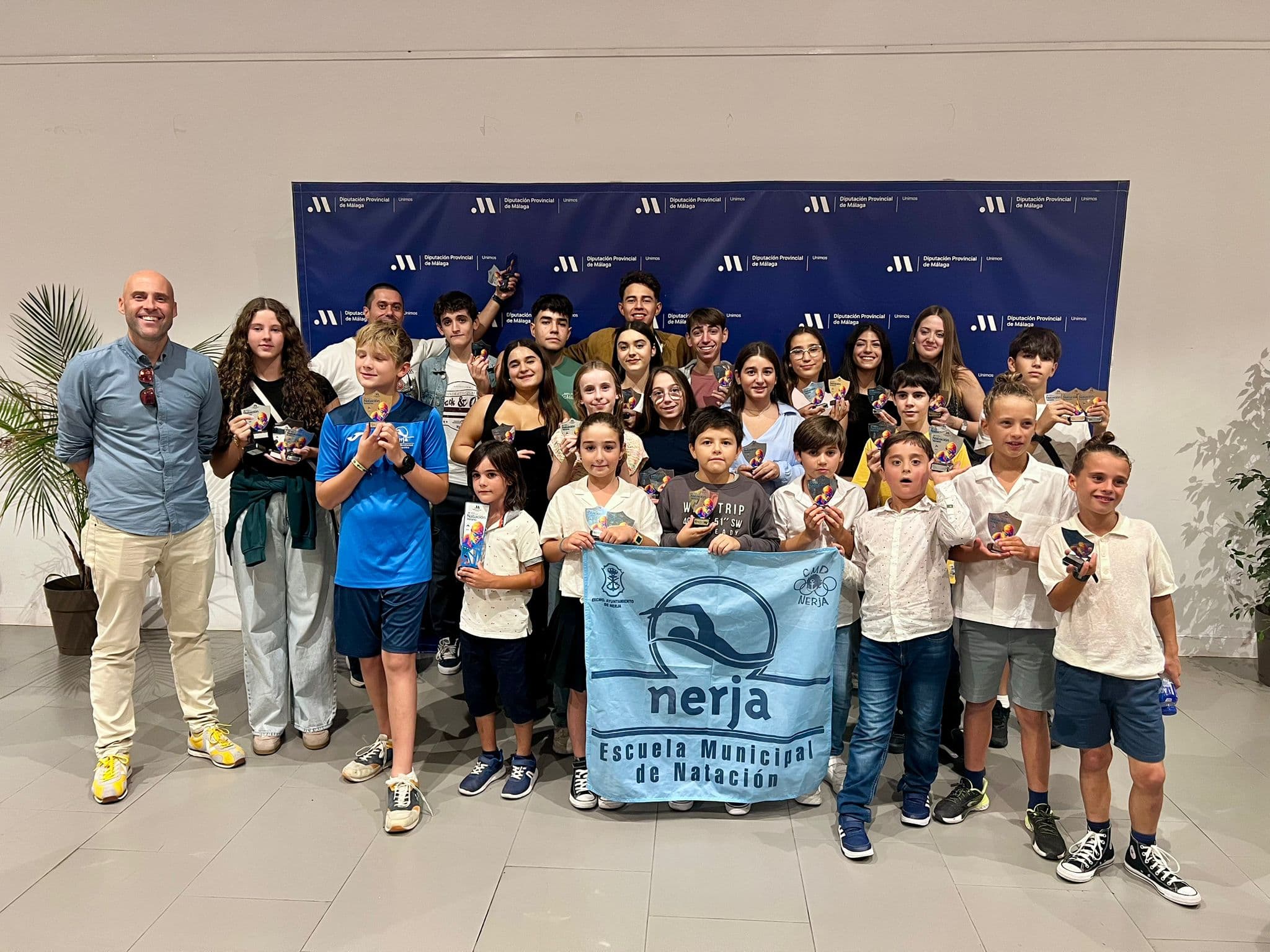 La Escuela Municipal de Natación de Nerja, premiada en los Circuitos Provinciales de Natación