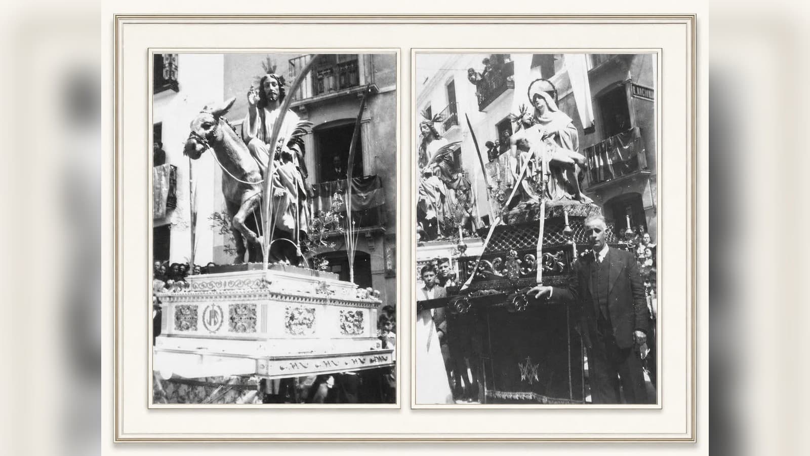 Dos fotografías antiguas en blanco y negro, enmarcadas: a la izquierda, el trono de Jesús a lomos de la borriquita con palmas; a la derecha, el de la Virgen de las Angustias con Cristo en su regazo, entre vecinos y balcones engalanados.