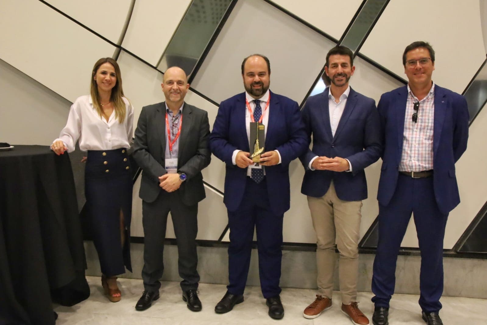 Rincón de la Victoria, distinguida con el premio internacional `Escoba de Oro´ en el marco de la feria TECMA de Madrid