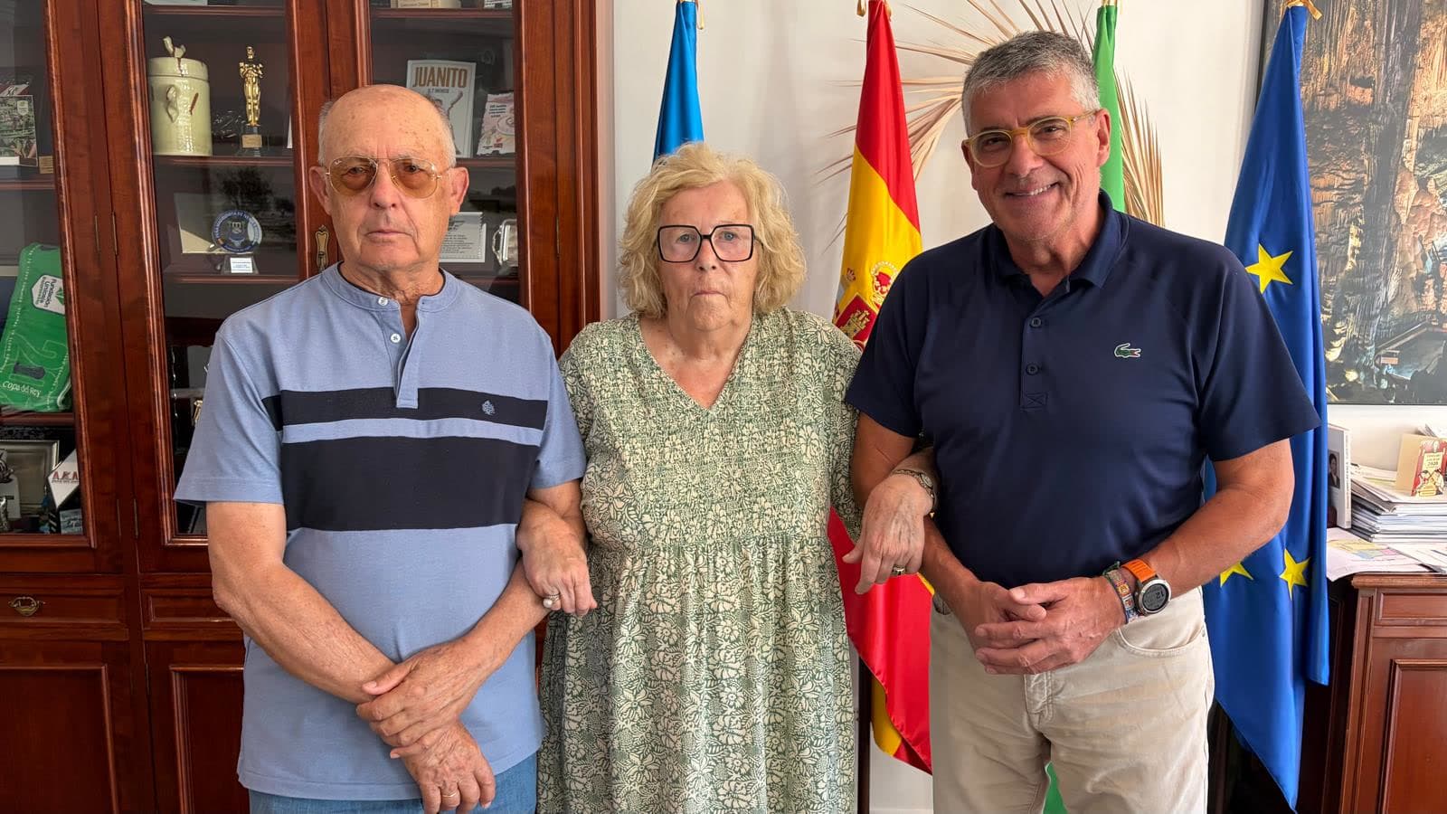 Mari Trini Pascual y Antonio Jaime en la imagen difundida por el Ayuntamiento de Nerja con el anuncio del acto