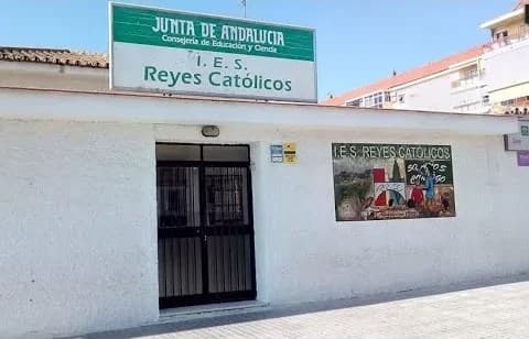 Alarma en las aulas: 78 docentes del IES Reyes Católicos exigen medidas urgentes ante graves problemas de indisciplina, faltas de respeto y violencia escolar