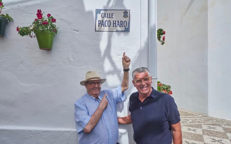 La calle Tajillo pasa a denominarse calle Paco Haro en reconocimiento a su trayectoria y compromiso con su pueblo