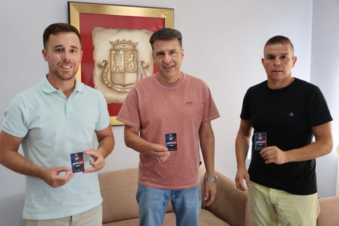 El alcalde y el concejal de Deportes animan a la ciudadanía a apoyar a los clubes deportivos de Torrox