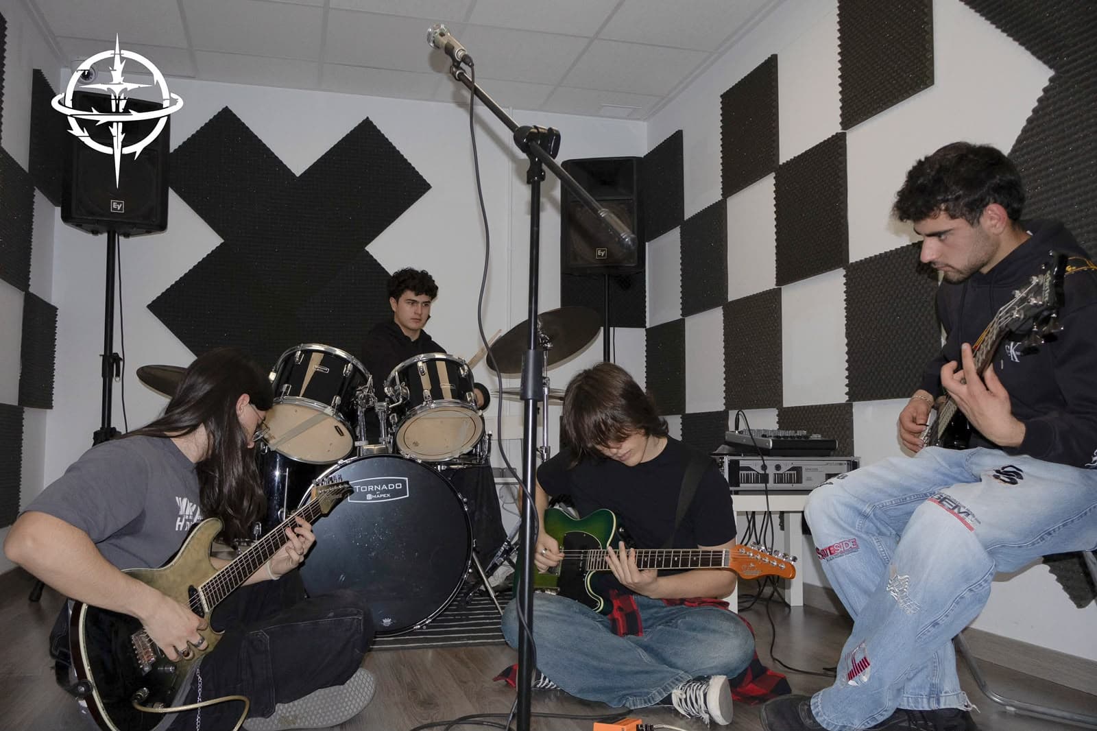 Fell Into Disease, la banda de rock alternativo nacida en la Axarquía, lanza su primer single