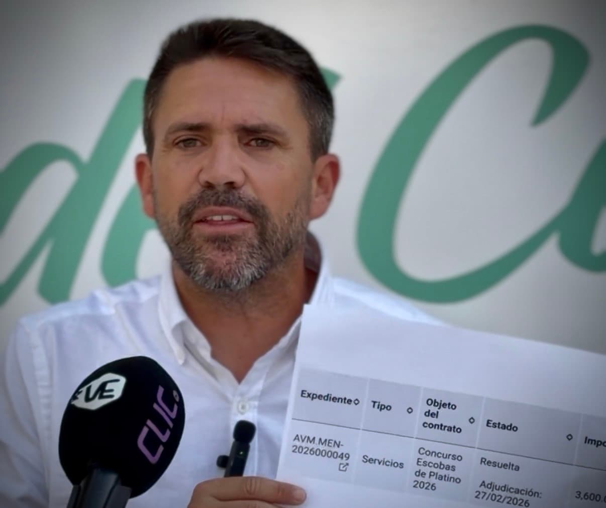 José Pino: “Lupiáñez se gasta 3.600 euros de dinero público para comprar el premio ‘Escoba de Platino’, mientras el municipio está abandonado”